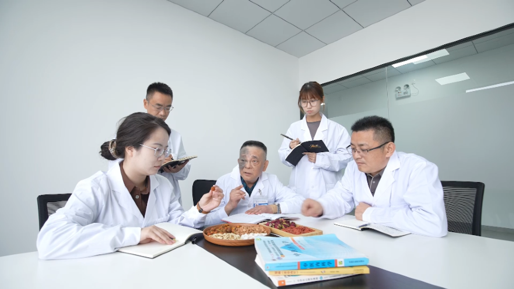 中医药：传统智慧与现代科学的桥梁